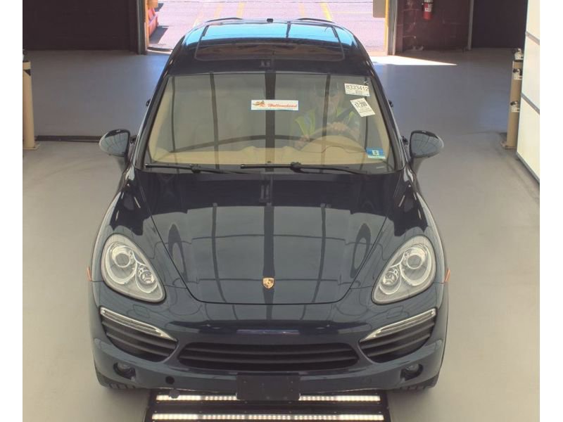 Used 2014 Porsche Cayenne S w/ Comfort Package AWD/4WD image 2