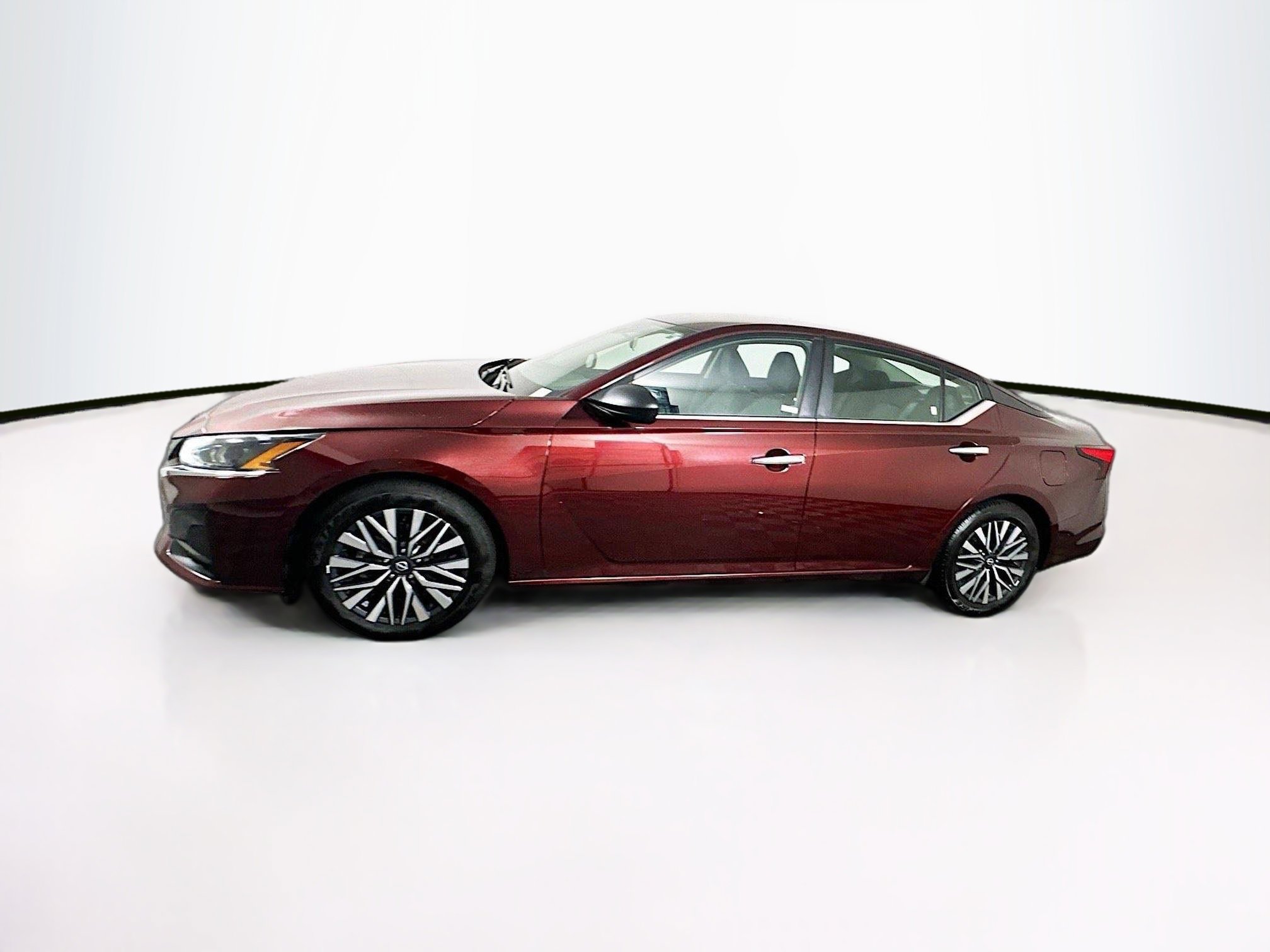 Used 2024 Nissan Altima 2.5 SV image 4