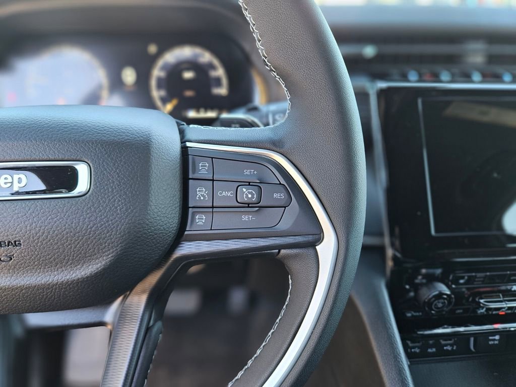 New 2025 Jeep Grand Cherokee Altitude image 27