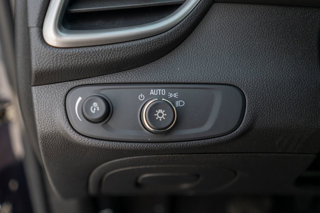 Certified 2021 Chevrolet Trax LT w/ Driver Confidence Package image 25