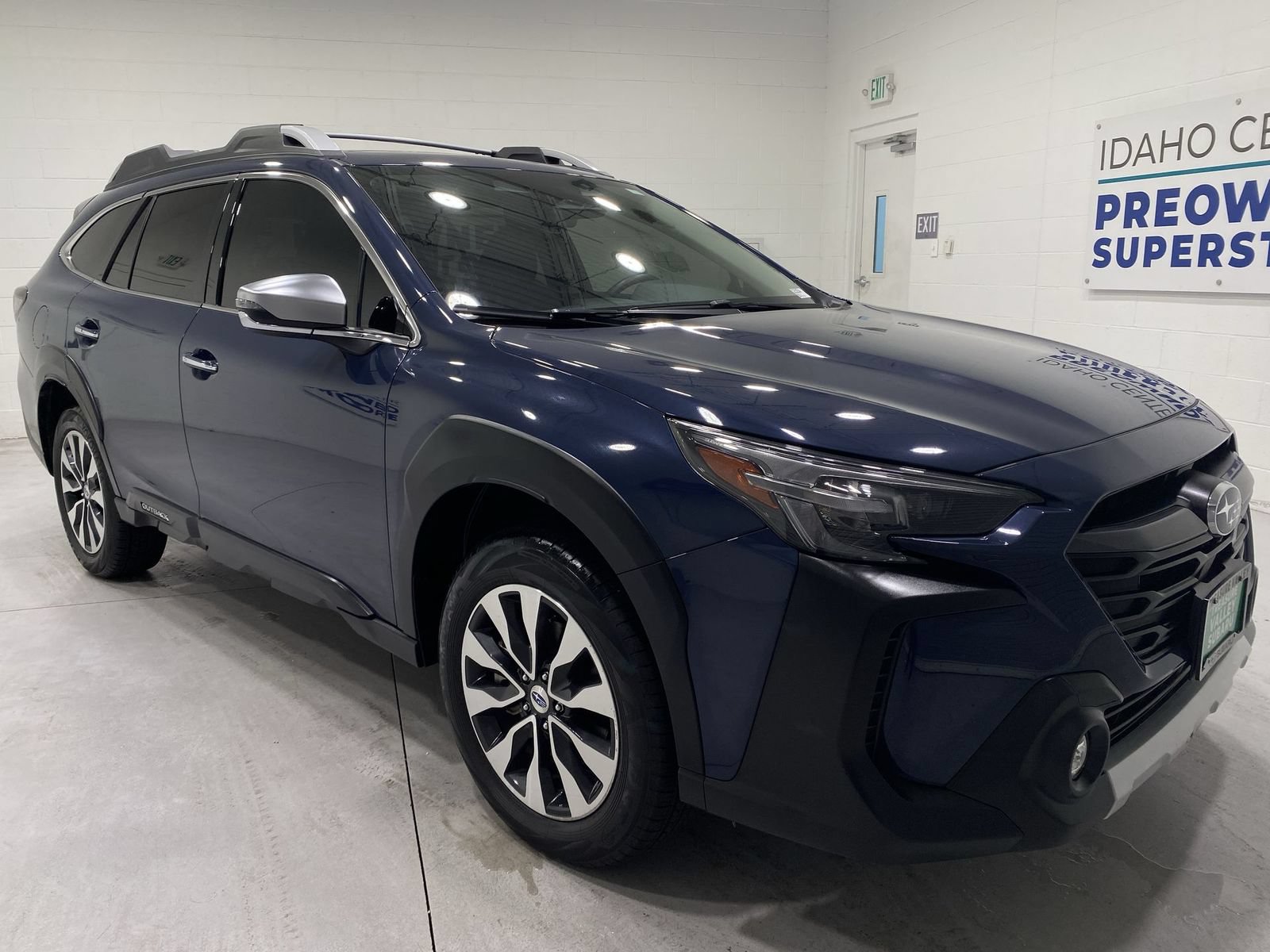 Used 2025 Subaru Outback Touring XT AWD/4WD image 2