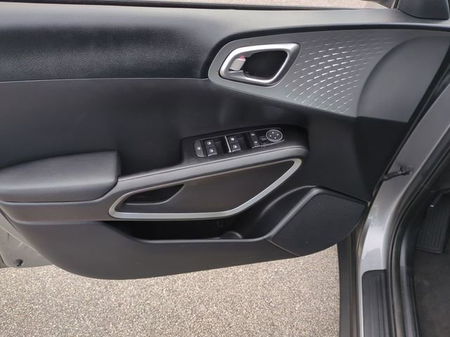 Used 2023 Kia Soul LX image 12