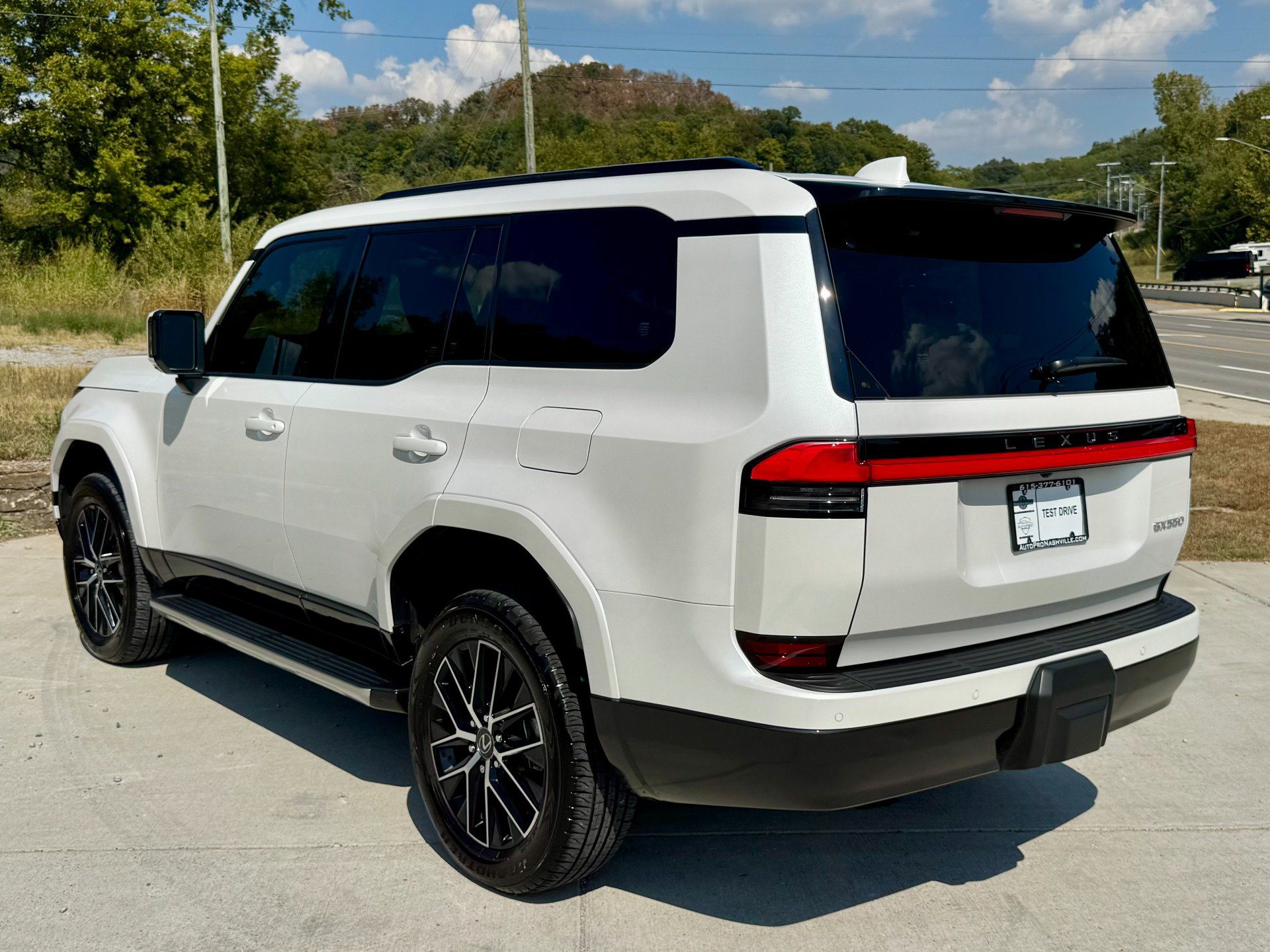 Used 2025 Lexus GX 550 w/ Cold Area Package AWD/4WD image 4