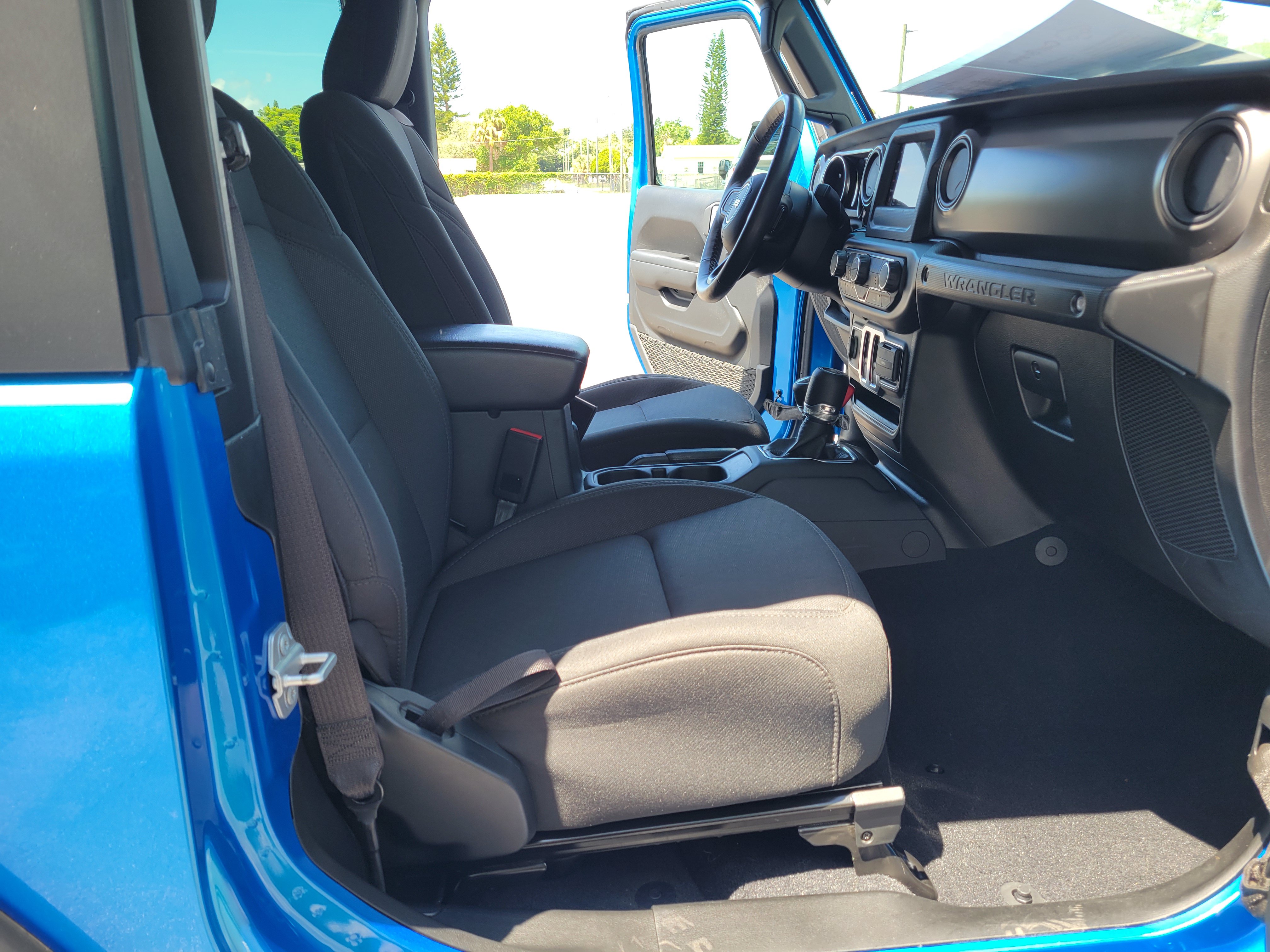 Used 2022 Jeep Wrangler Sport AWD/4WD image 25