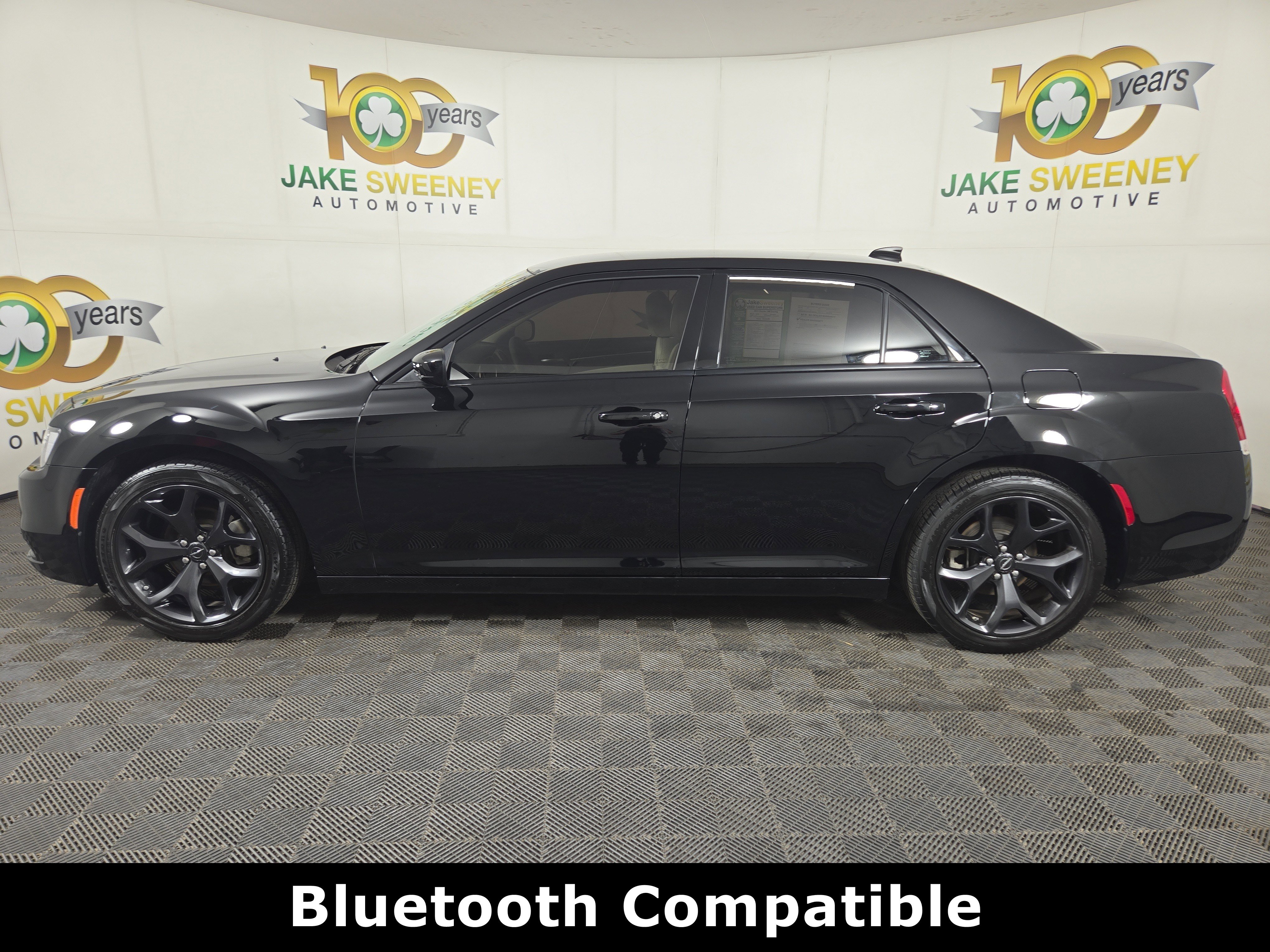 Used 2023 Chrysler 300 Touring w/ Sport Appearance Package RWD image 6