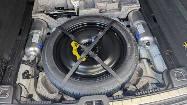 Used 2018 Volvo XC60 T6 R-Design w/ Convenience Package image 14