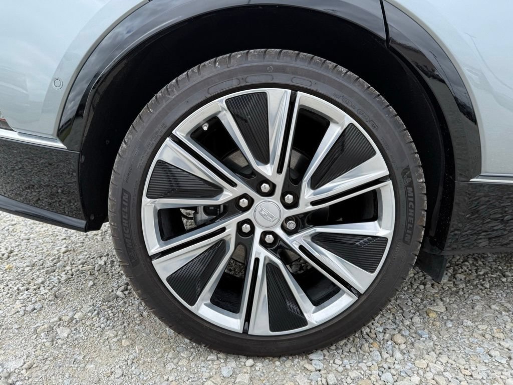 Certified 2025 Cadillac Lyriq Luxury w/ LPO, Floor Liner Package AWD/4WD image 16