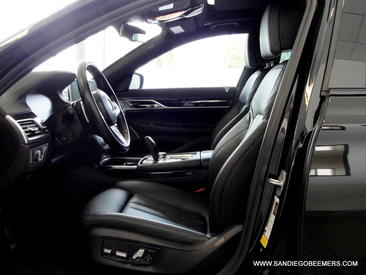 Used 2022 BMW 740i w/ M Sport Package image 28