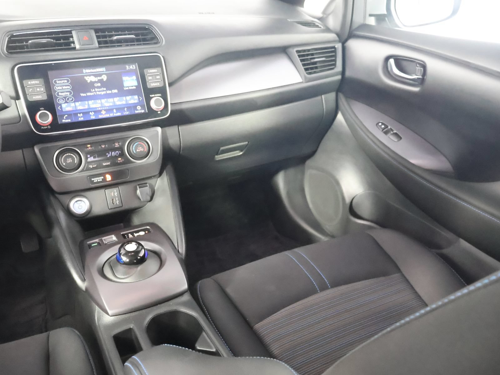 Used 2025 Nissan Leaf S FWD image 27