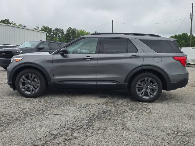Used 2023 Ford Explorer XLT w/ Equipment Group 202A RWD image 2