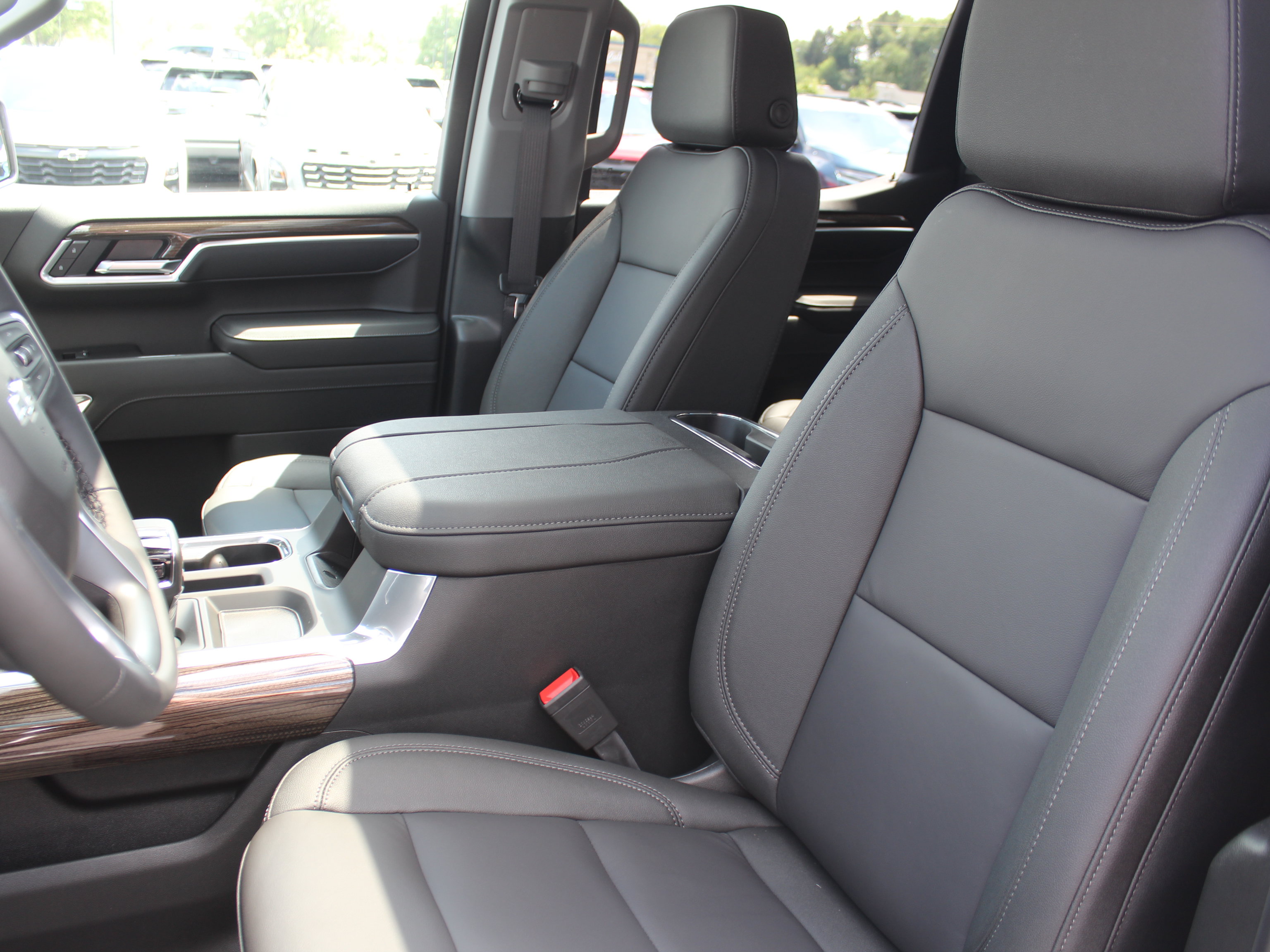 New 2026 Chevrolet Silverado 1500 RST w/ Dark Appearance Package AWD/4WD image 9