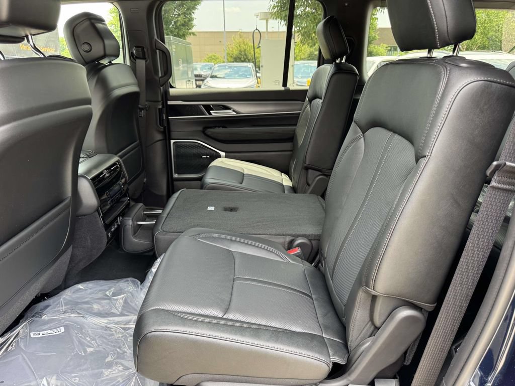New 2026 Jeep Grand Wagoneer Limited w/ 8-Passenger Seating Package AWD/4WD image 14