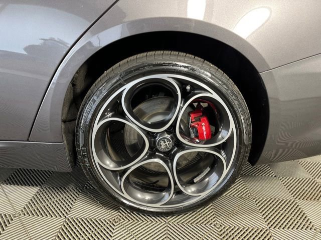 Used 2025 Alfa Romeo Giulia AWD w/ Veloce Package AWD image 11