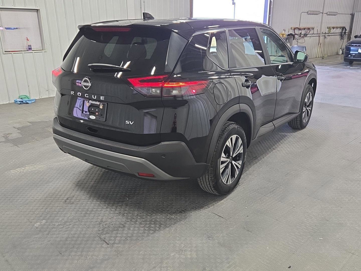 Used 2023 Nissan Rogue SV image 10