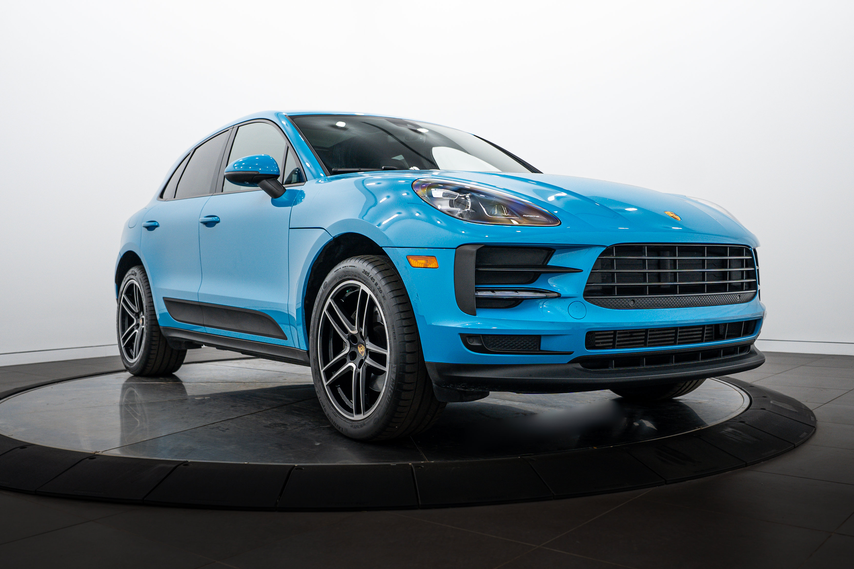 Certified 2019 Porsche Macan AWD/4WD image 9