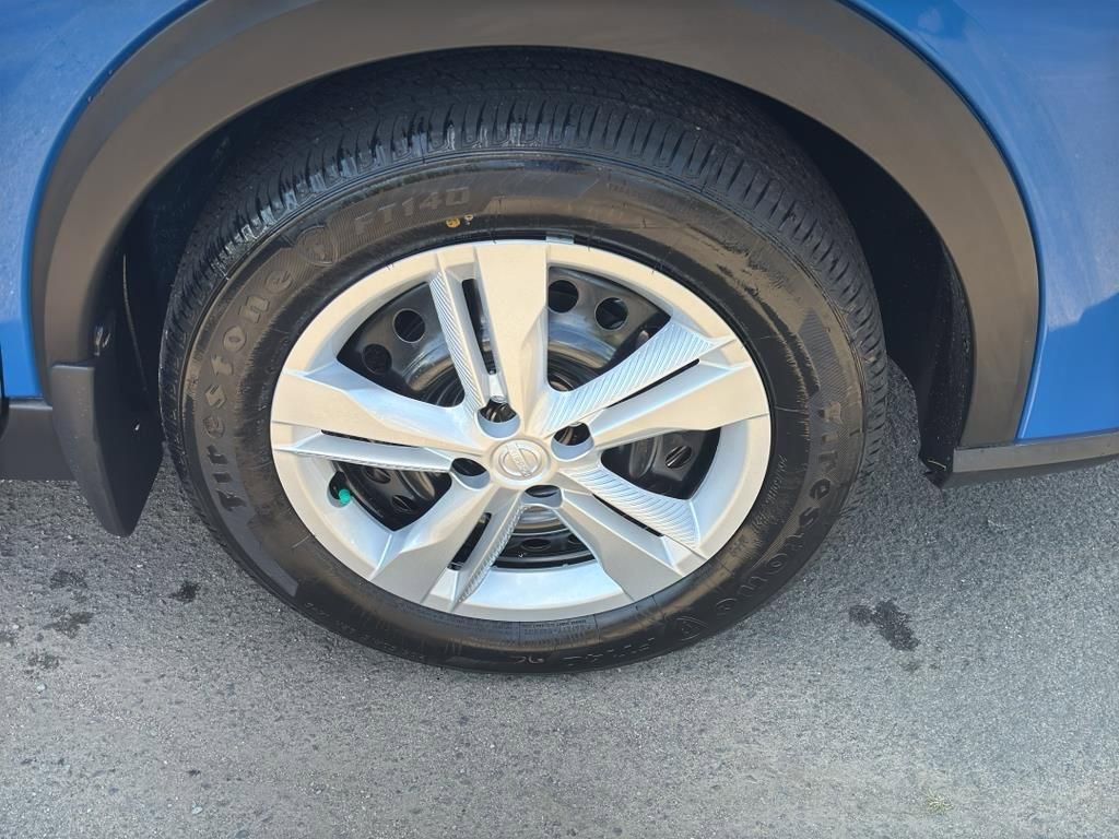 New 2025 Nissan Kicks S image 9