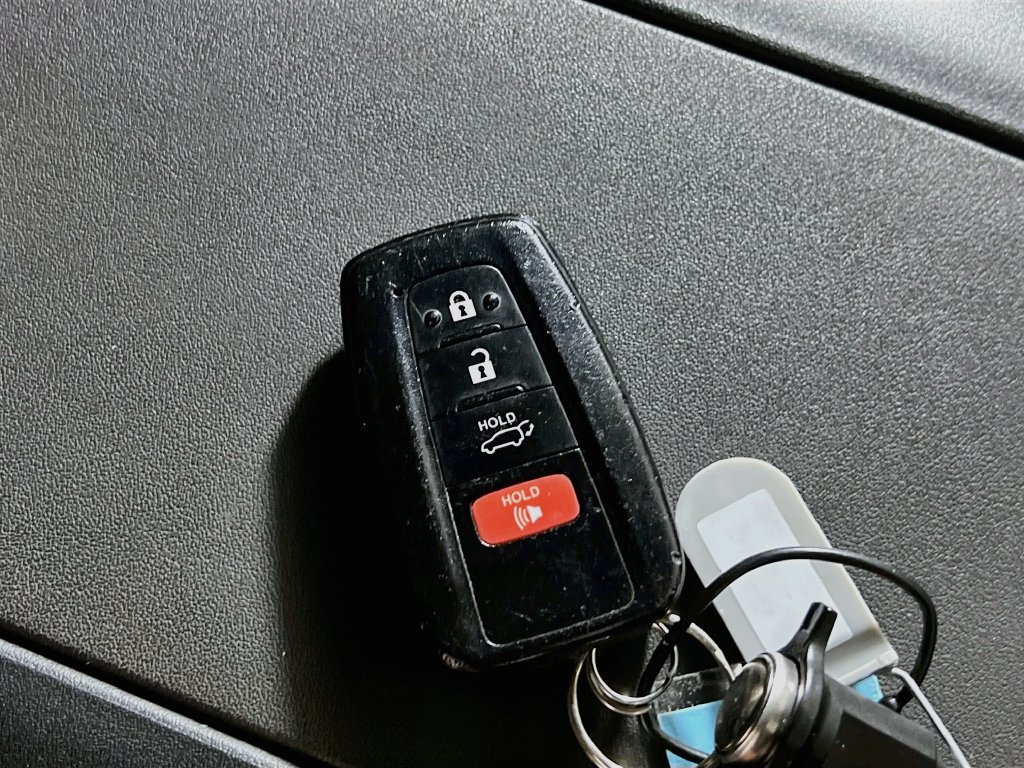 Used 2021 Toyota Highlander XLE FWD image 33