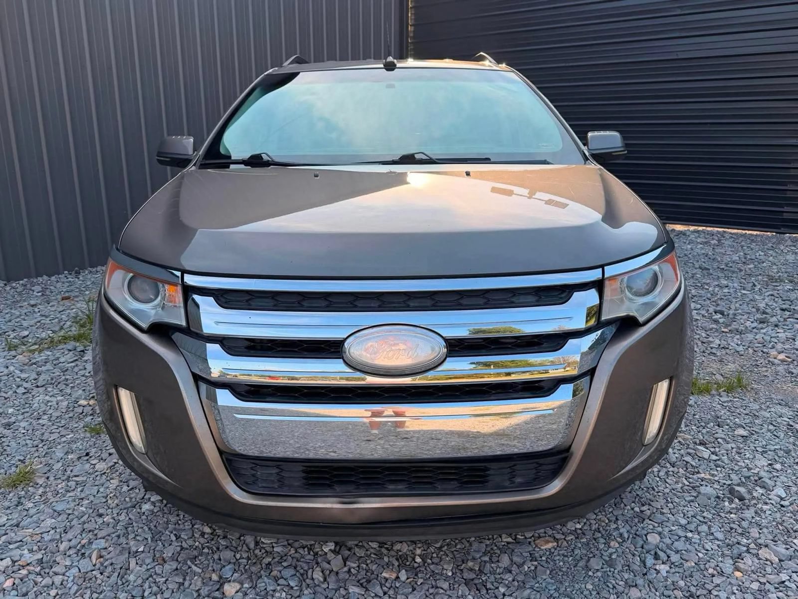 Used 2013 Ford Edge Limited w/ Driver Entry Pkg FWD image 2