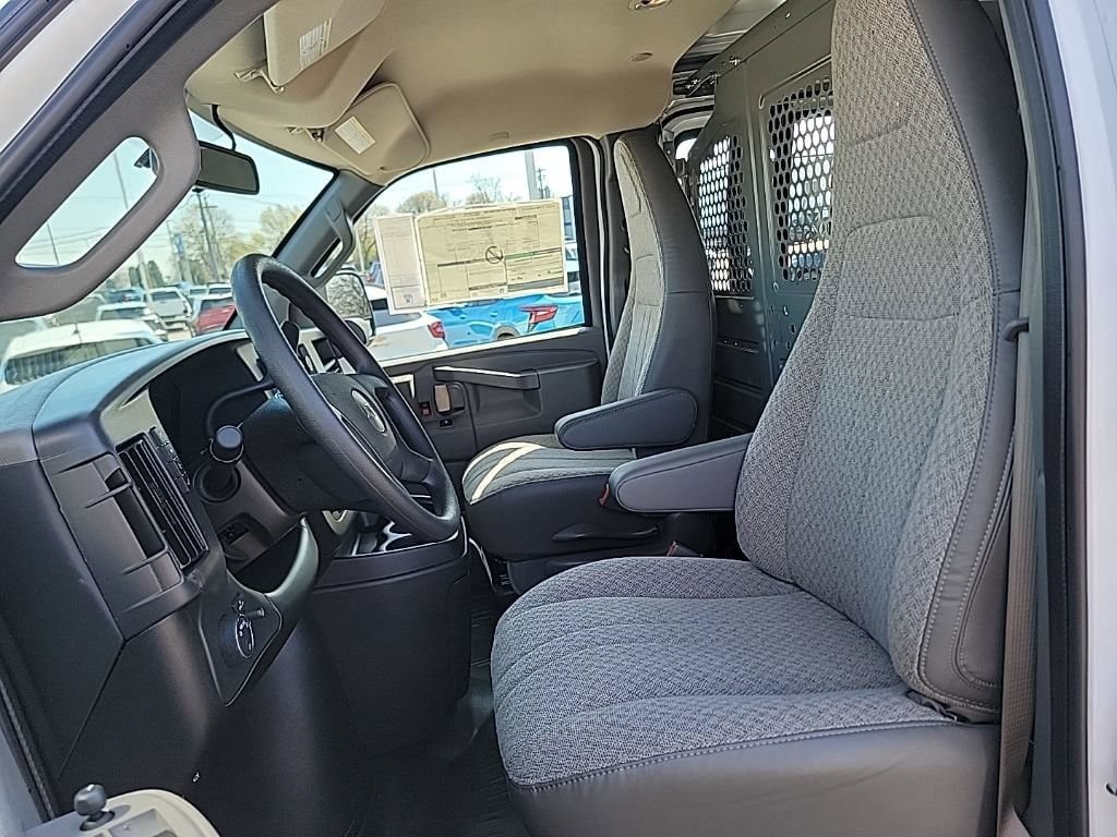 New 2026 Chevrolet Express 2500 w/ Driver Convenience Package RWD image 10