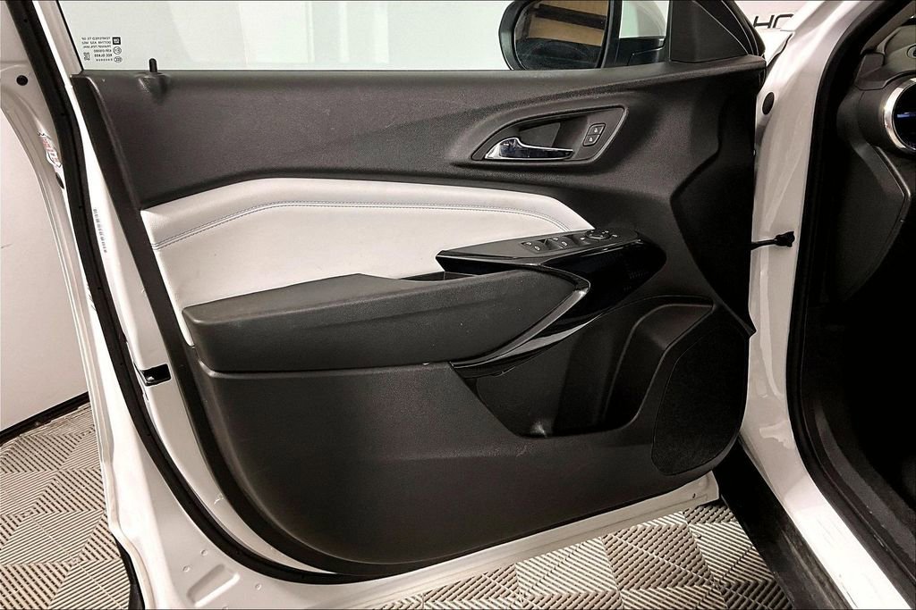 Used 2025 Chevrolet Trax LT w/ LT Convenience Package image 18