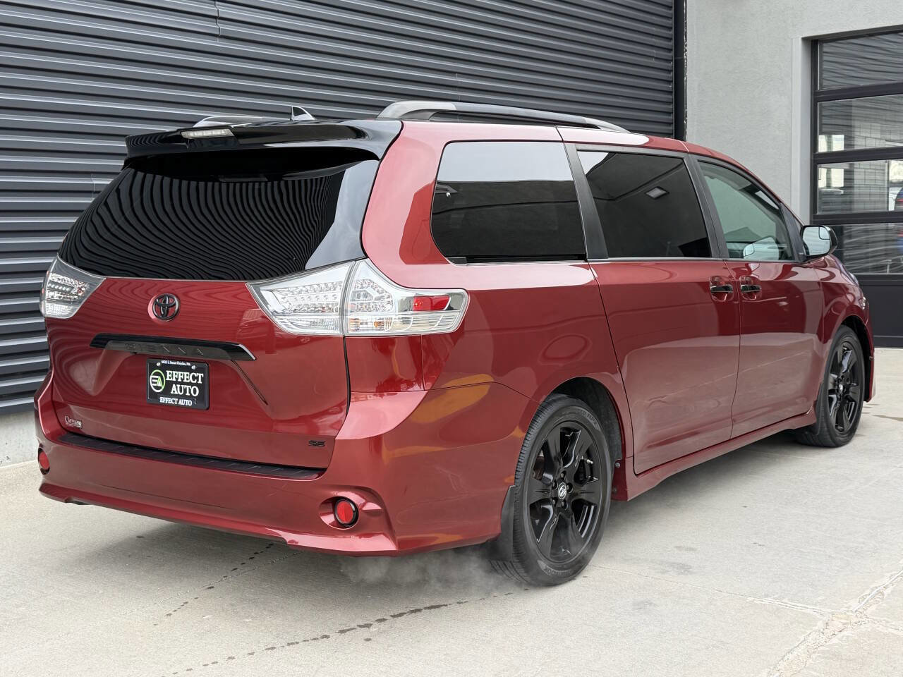 Used 2020 Toyota Sienna SE FWD image 11