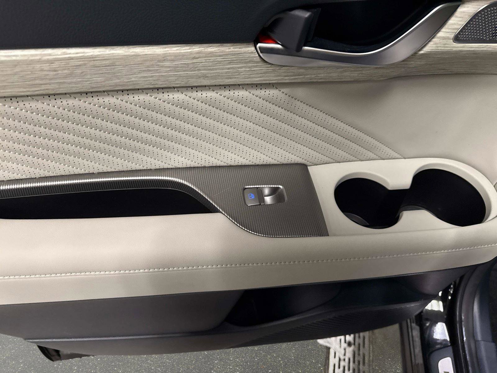 Used 2024 Hyundai Palisade Calligraphy image 12