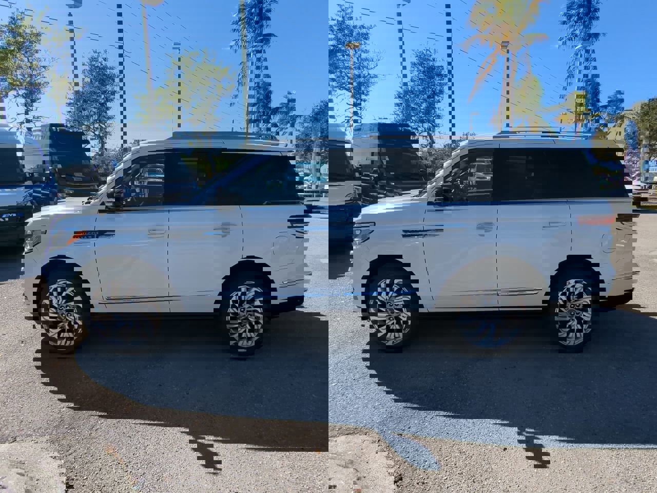 Used 2023 Lincoln Navigator Reserve image 8