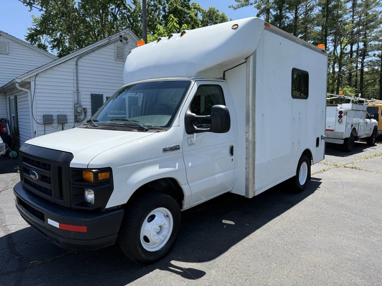 Used 2008 Ford E-350 and Econoline 350 Super Duty image 1
