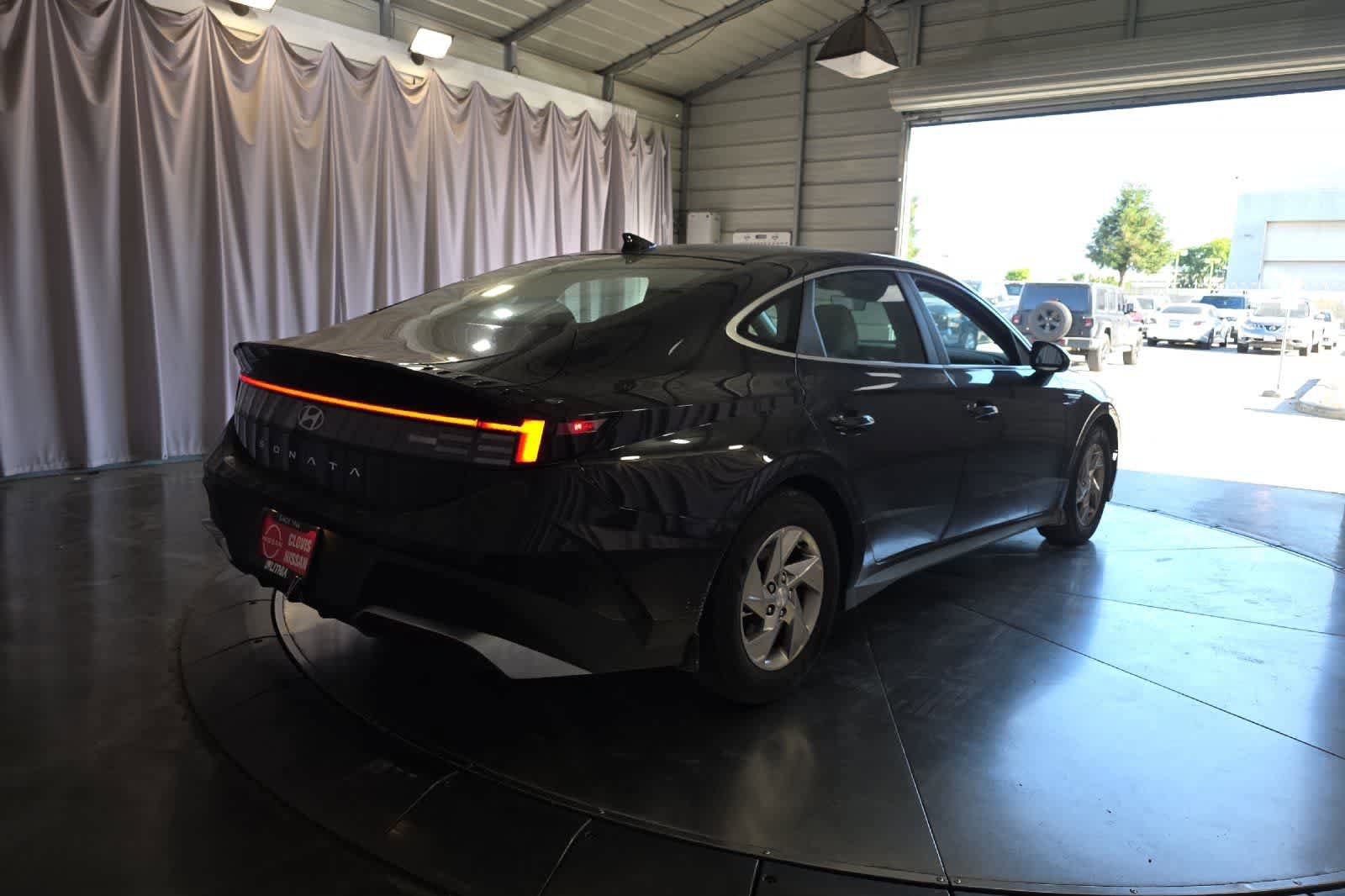 Used 2025 Hyundai Sonata SE FWD image 3