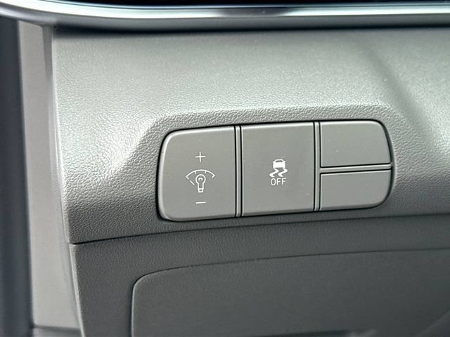 Certified 2024 Hyundai Elantra SEL w/ Convenience Package FWD image 10