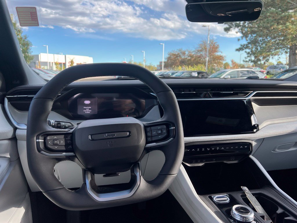 Used 2026 Jeep Cherokee Laredo AWD/4WD image 23