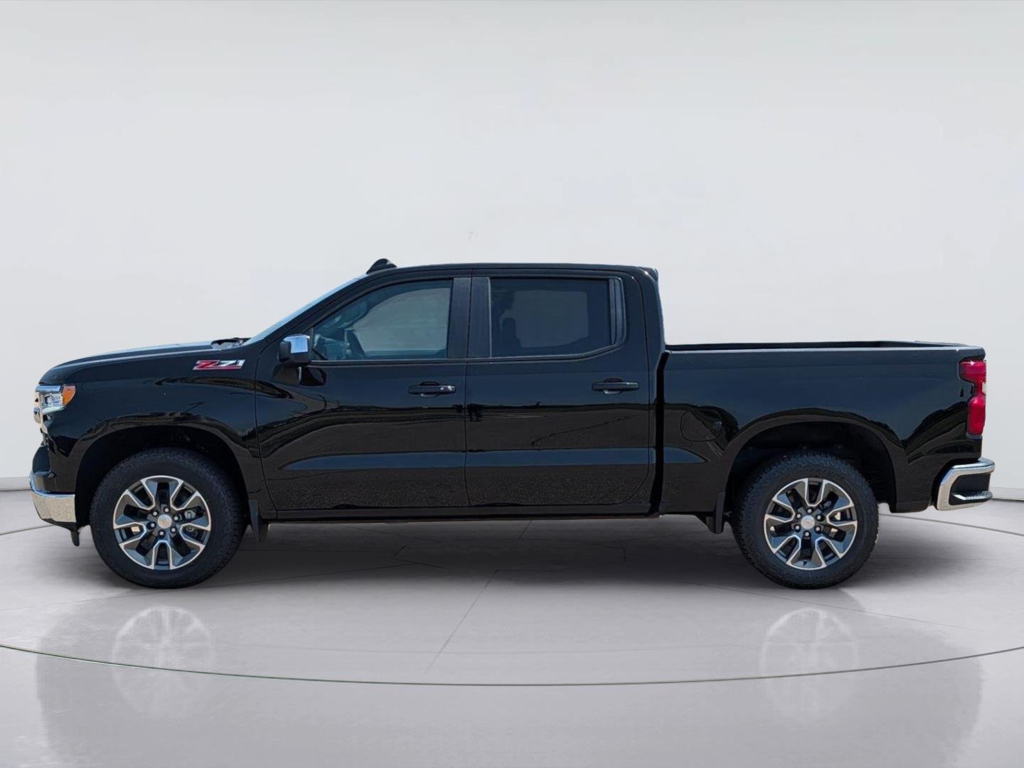 New 2026 Chevrolet Silverado 1500 LT w/ Z71 Off-Road Package AWD/4WD image 2