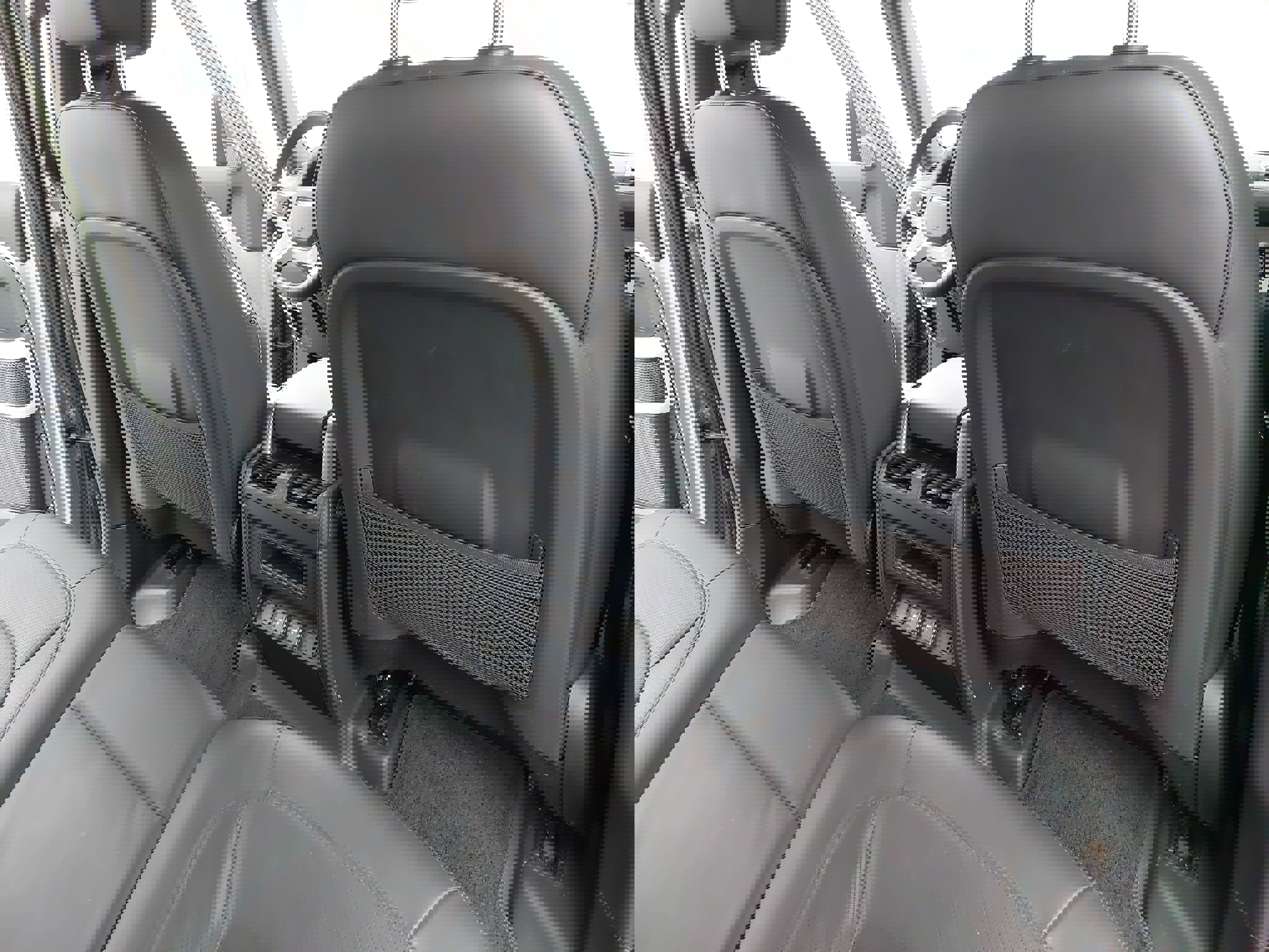 Used 2023 Land Rover Defender 110 SE image 13