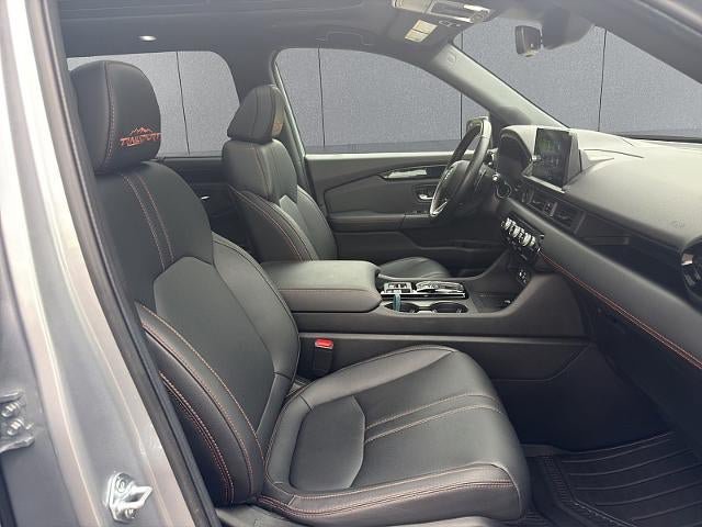 Used 2025 Honda Pilot TrailSport image 15