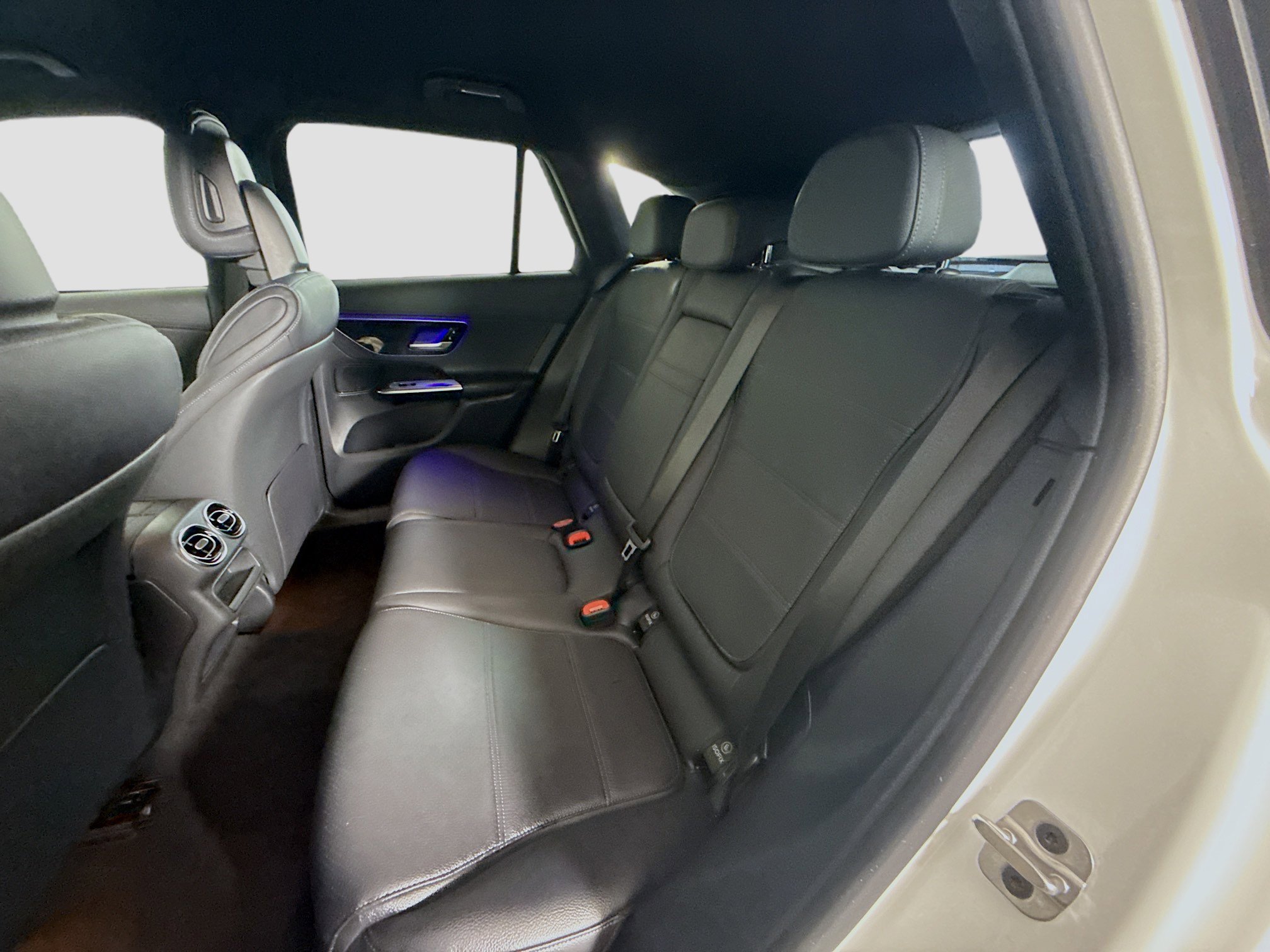 Used 2024 Mercedes-Benz GLC 300 4MATIC image 25