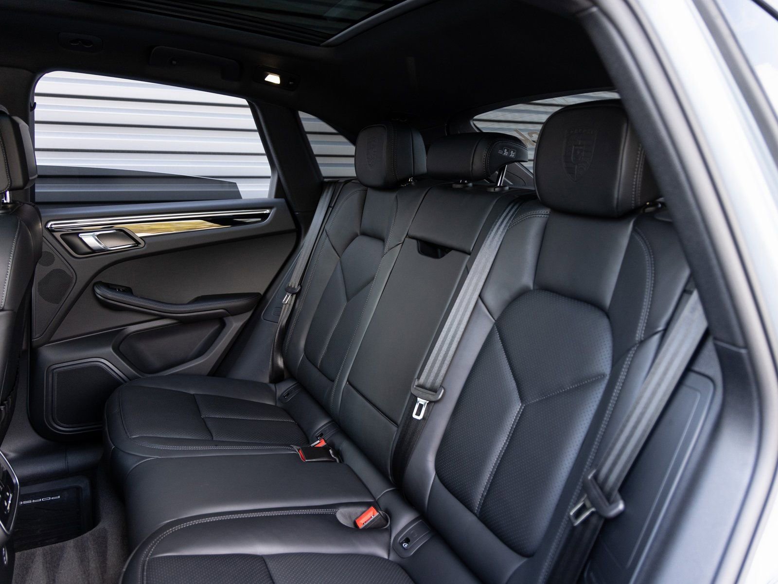 Certified 2026 Porsche Macan AWD/4WD image 26