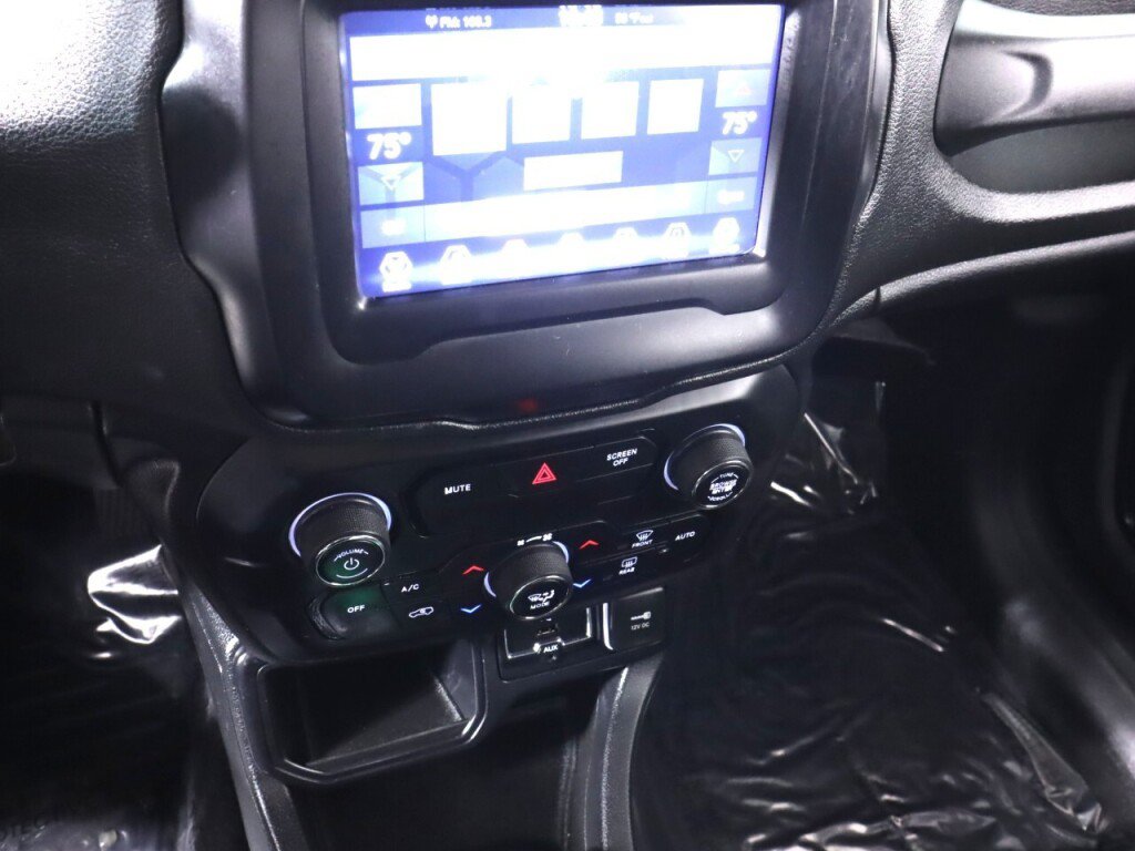 Used 2019 Jeep Renegade Altitude w/ Quick Order Package 2XM FWD image 15