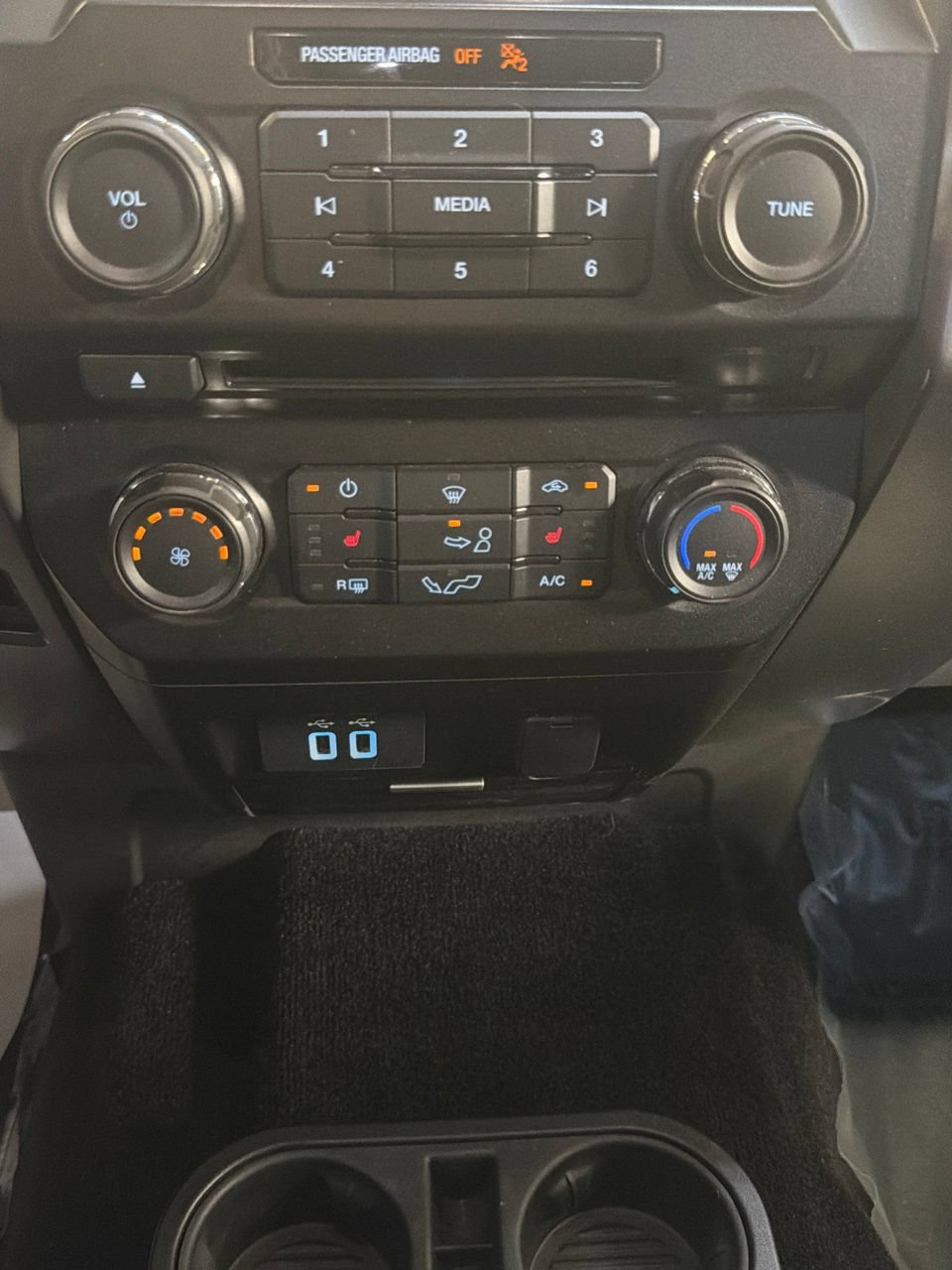 Used 2017 Ford F150 XLT w/ Equipment Group 302A Luxury AWD/4WD image 17