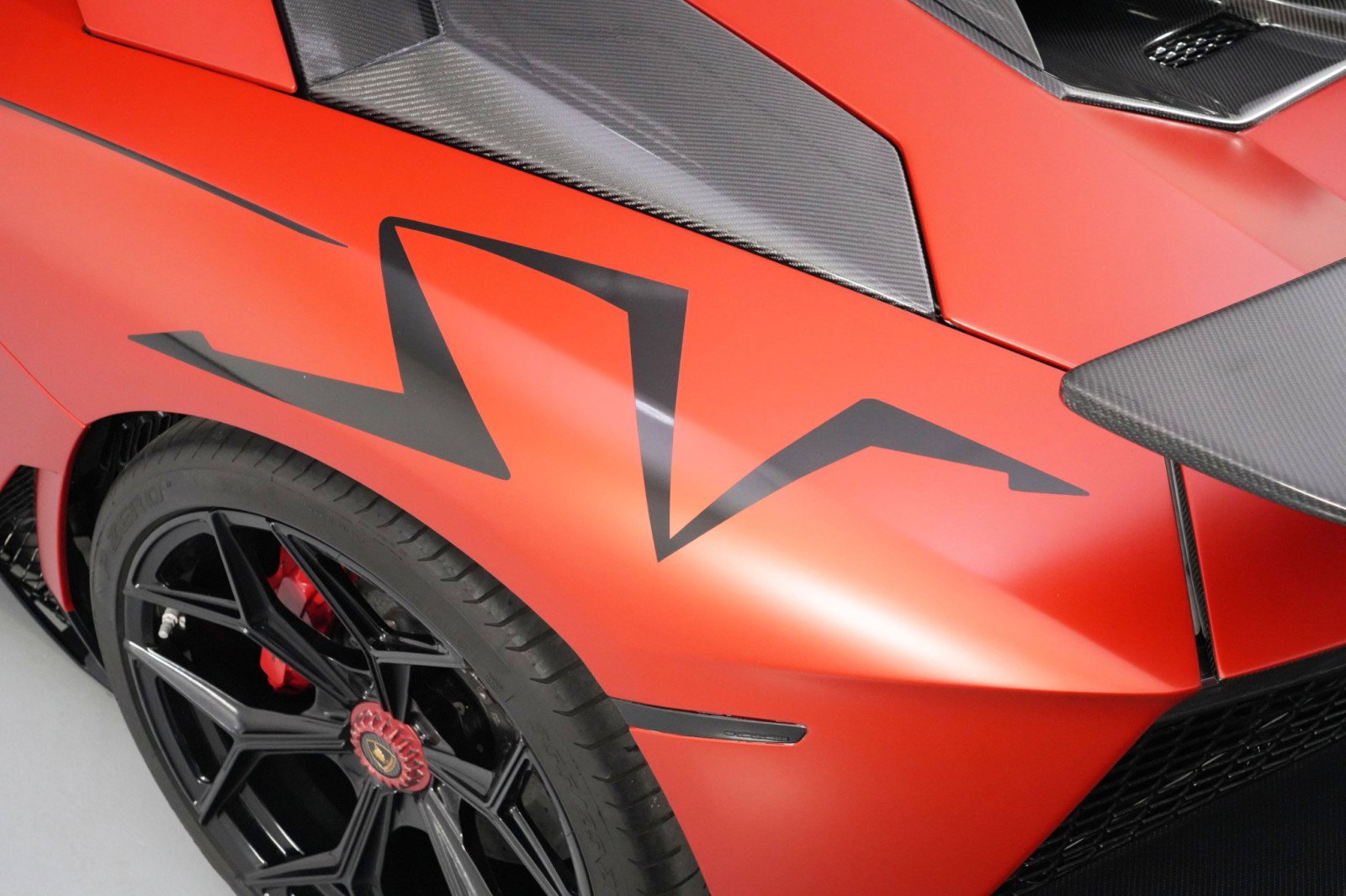 Used 2017 Lamborghini Aventador S image 80