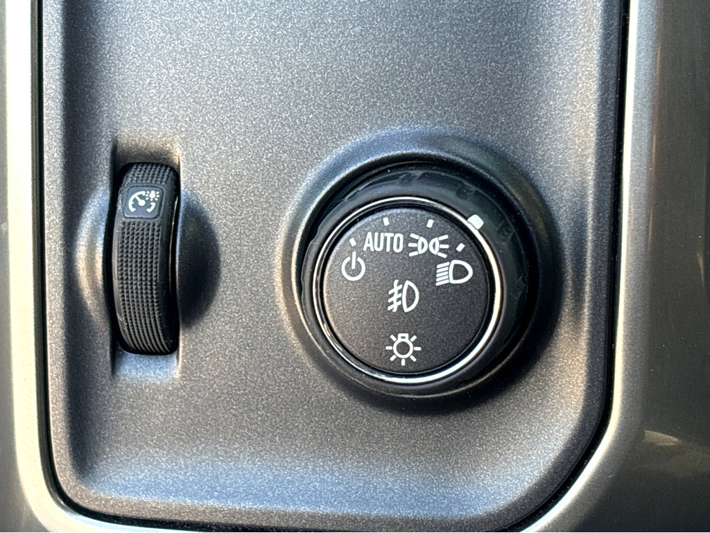 Used 2018 Chevrolet Silverado 1500 LT w/ All Star Edition RWD image 7