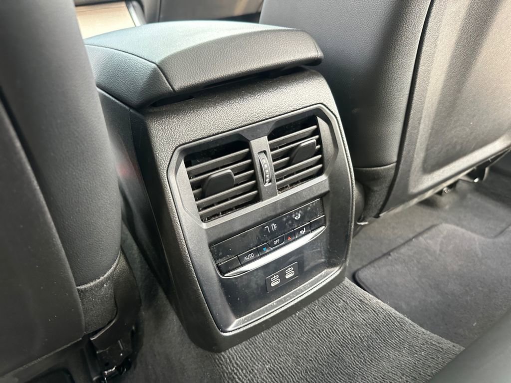 Used 2025 BMW 330i xDrive Sedan image 27
