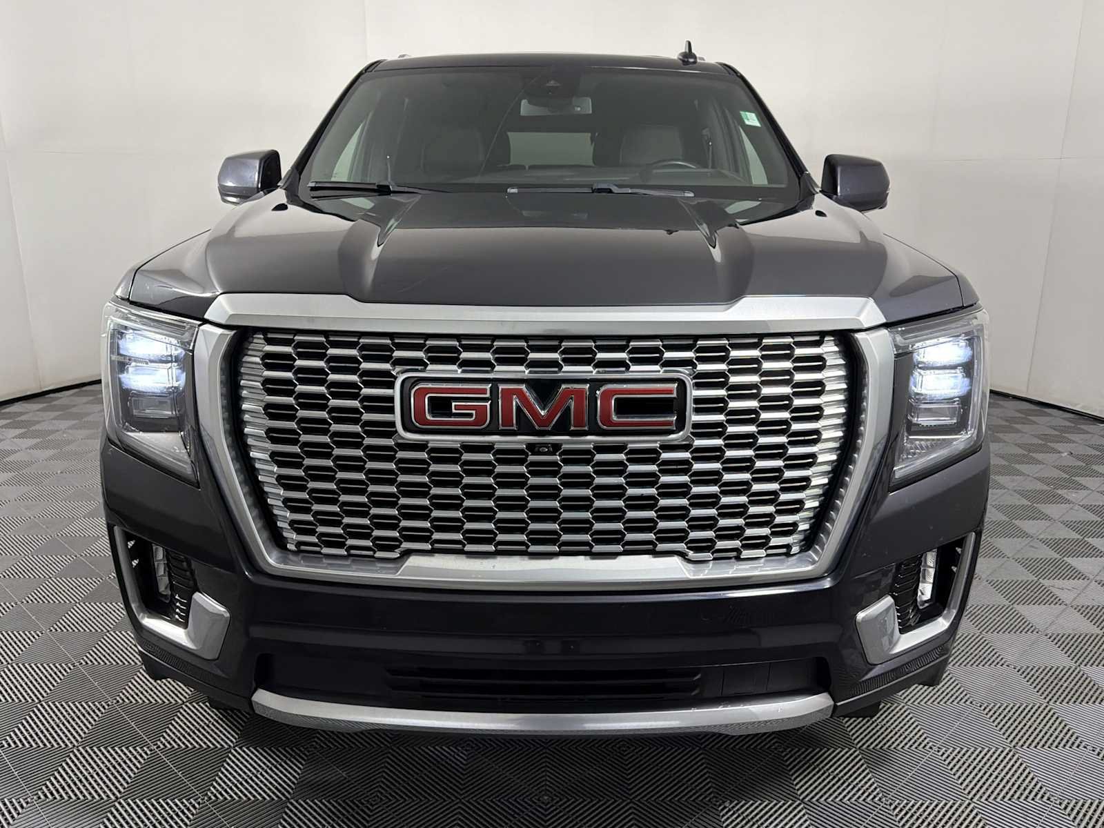 Used 2023 GMC Yukon Denali AWD/4WD image 2