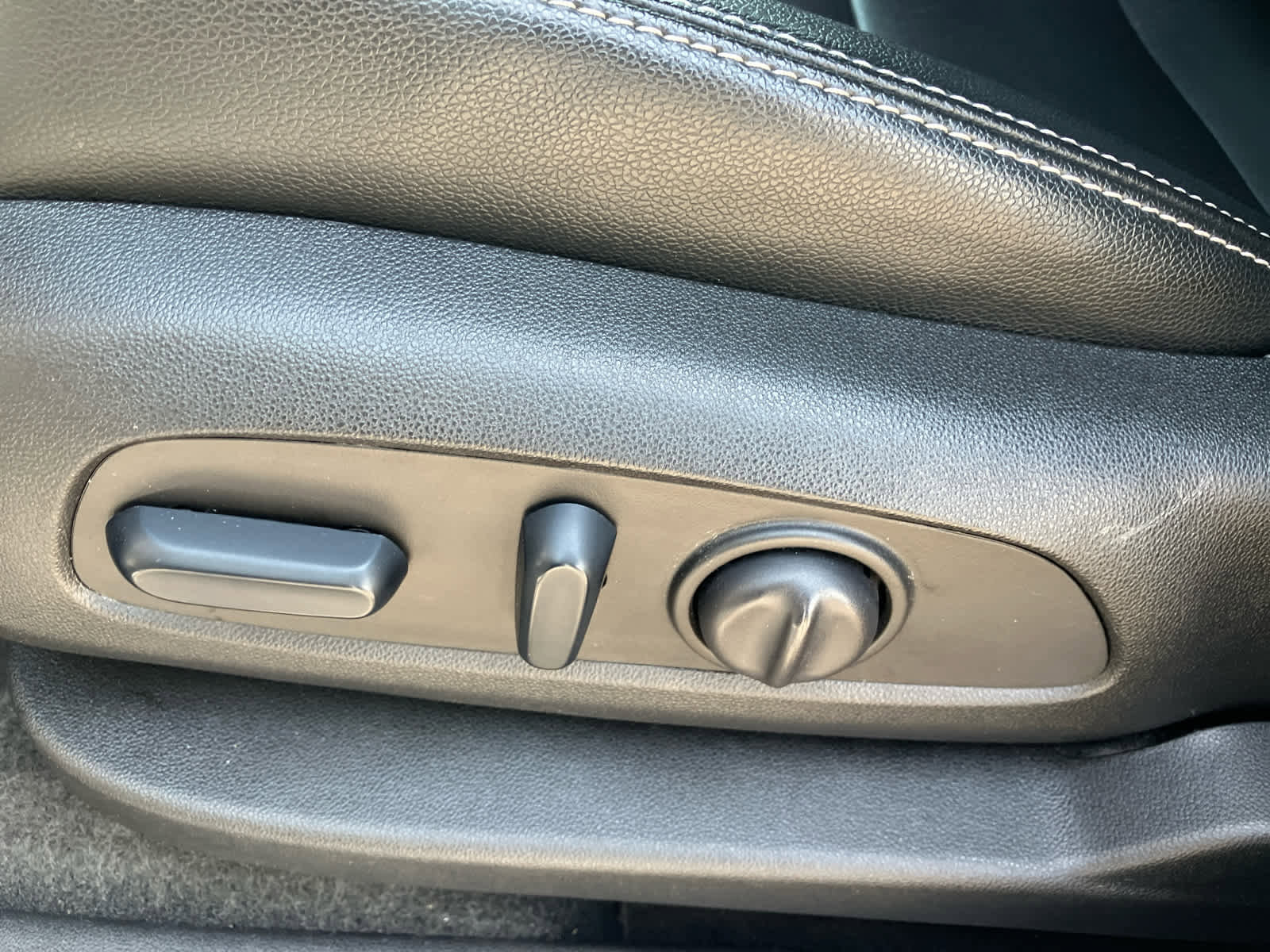 Used 2024 GMC Terrain SLT image 11