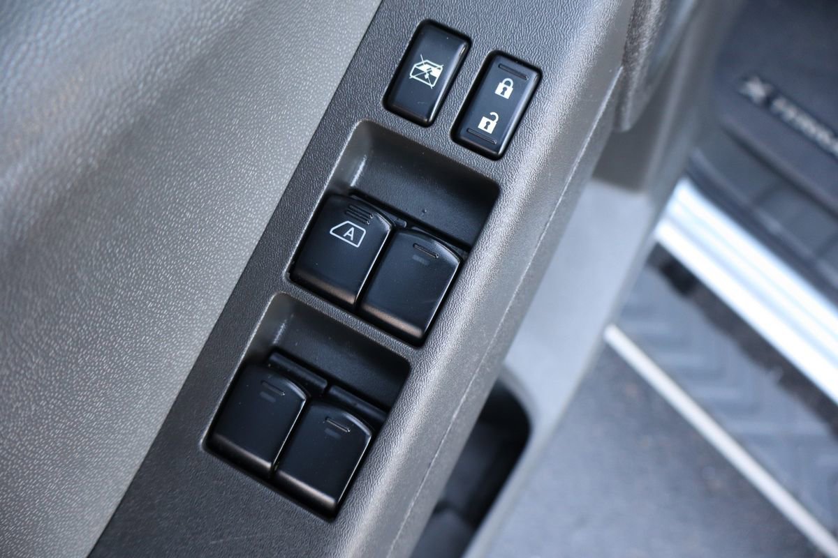 Used 2015 Nissan Xterra S image 27