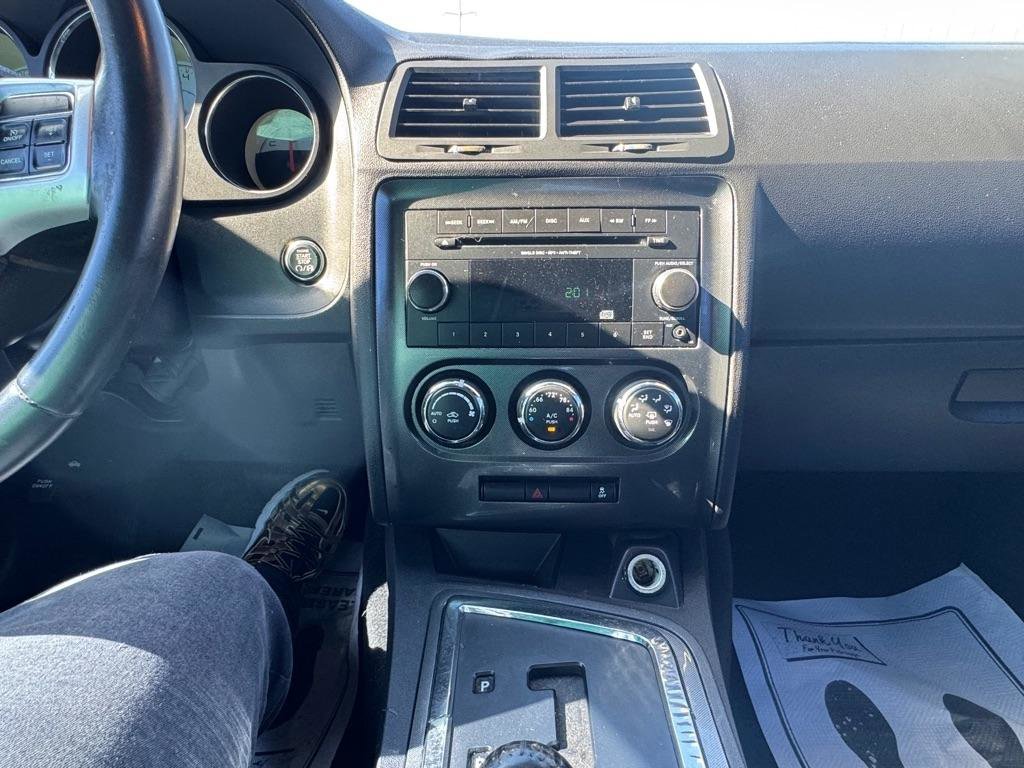 Used 2014 Dodge Challenger SXT image 18