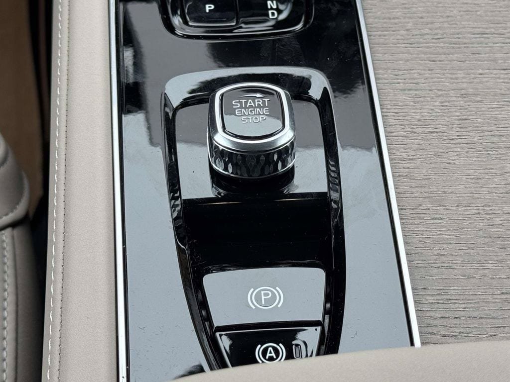 New 2026 Volvo XC90 T8 Plus w/ Protection Package Premier AWD/4WD image 7