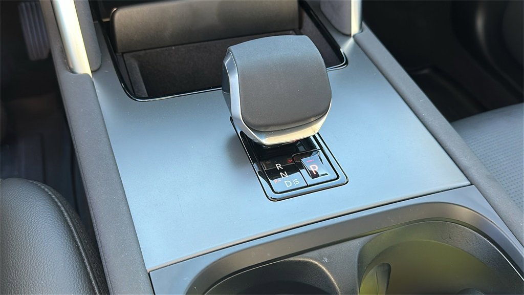 Used 2024 Land Rover Discovery Sport S image 17