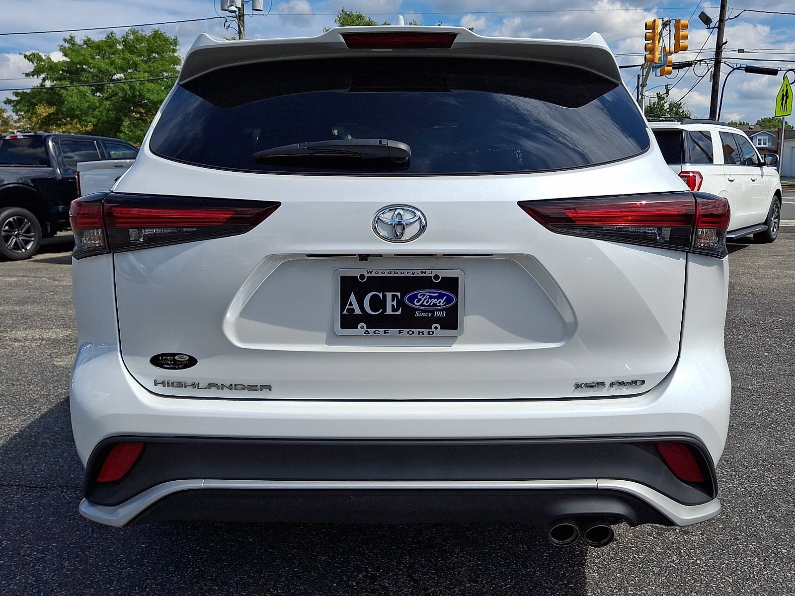 Used 2024 Toyota Highlander XSE AWD/4WD image 5