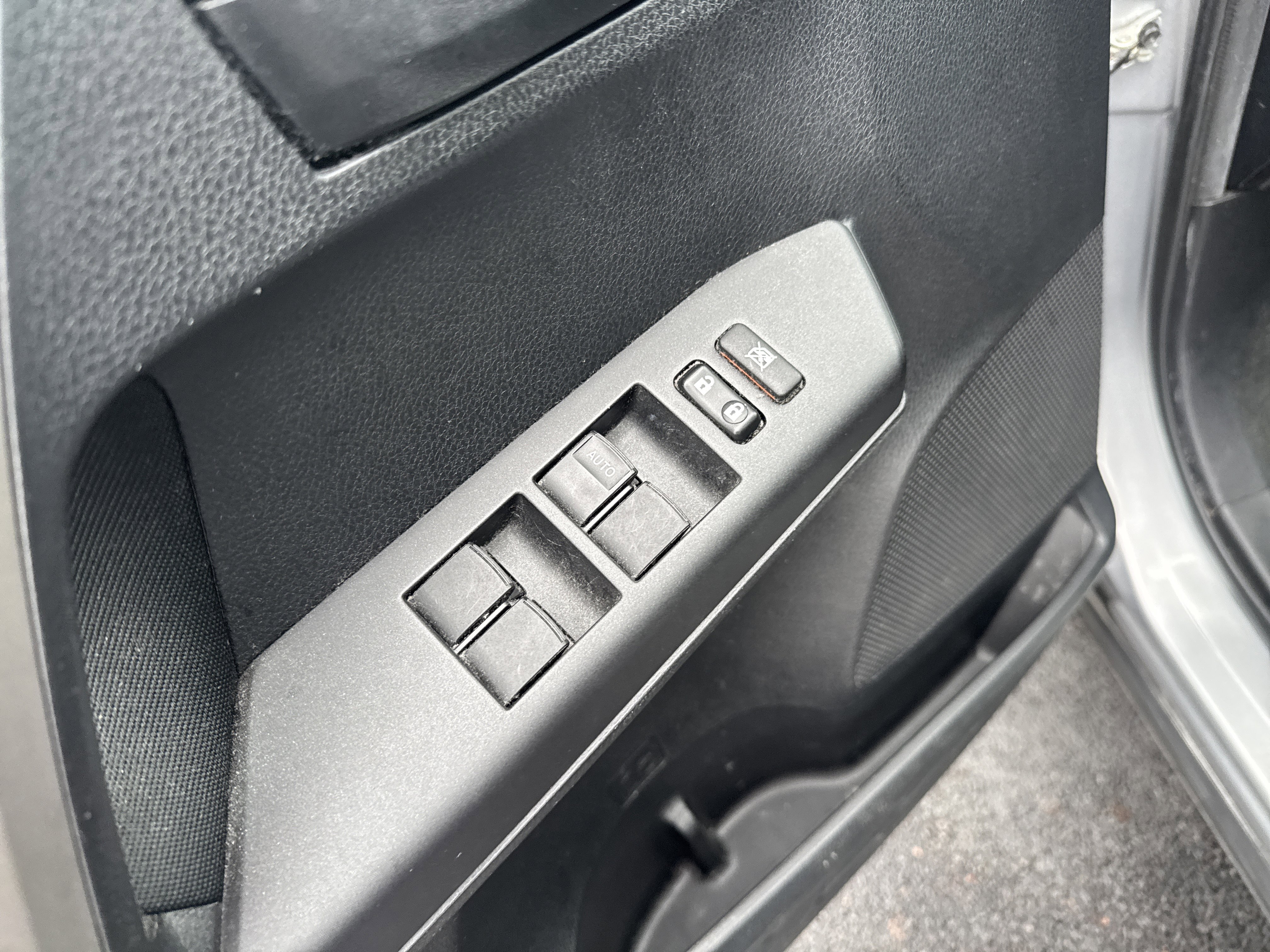 Used 2017 Toyota RAV4 LE image 16