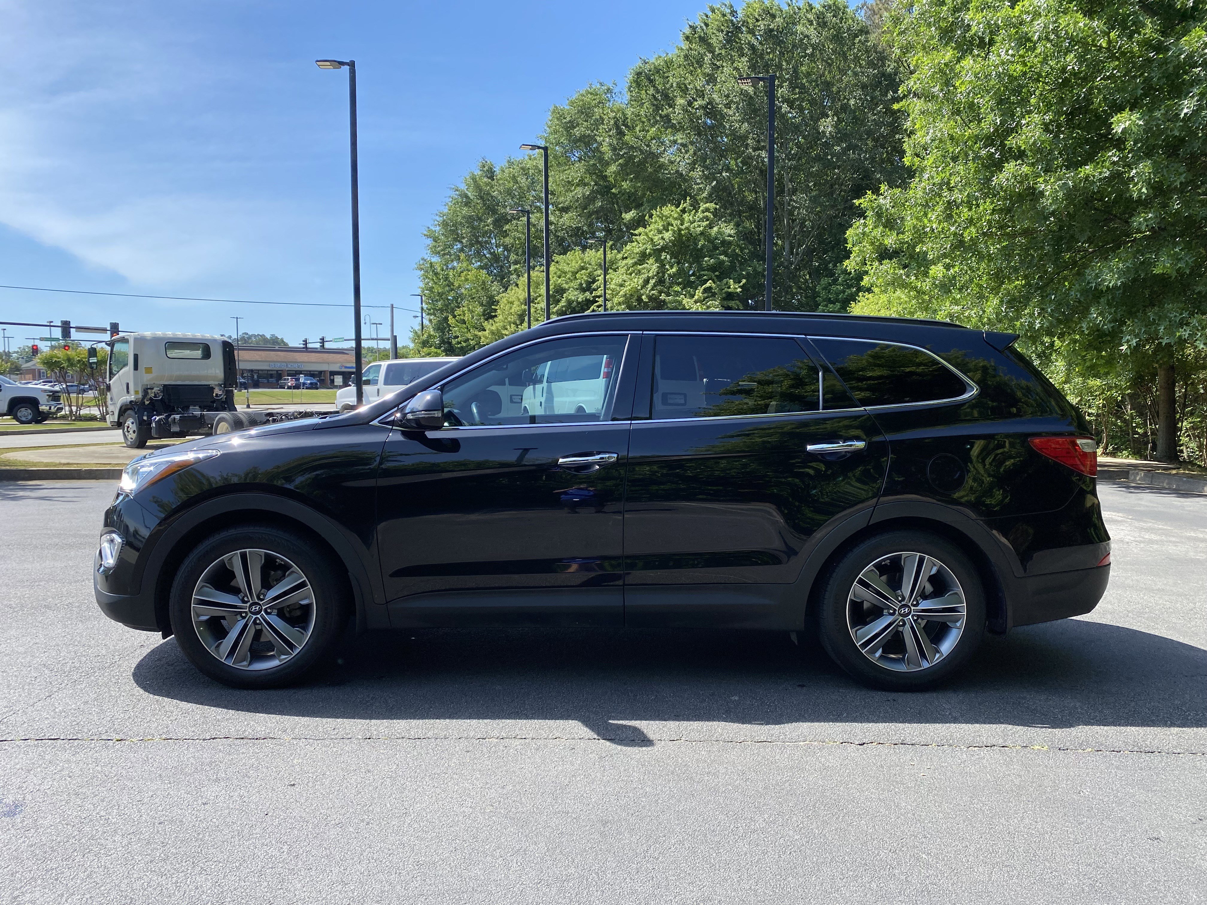 Used 2016 Hyundai Santa Fe SE w/ Option Group 03 FWD image 6